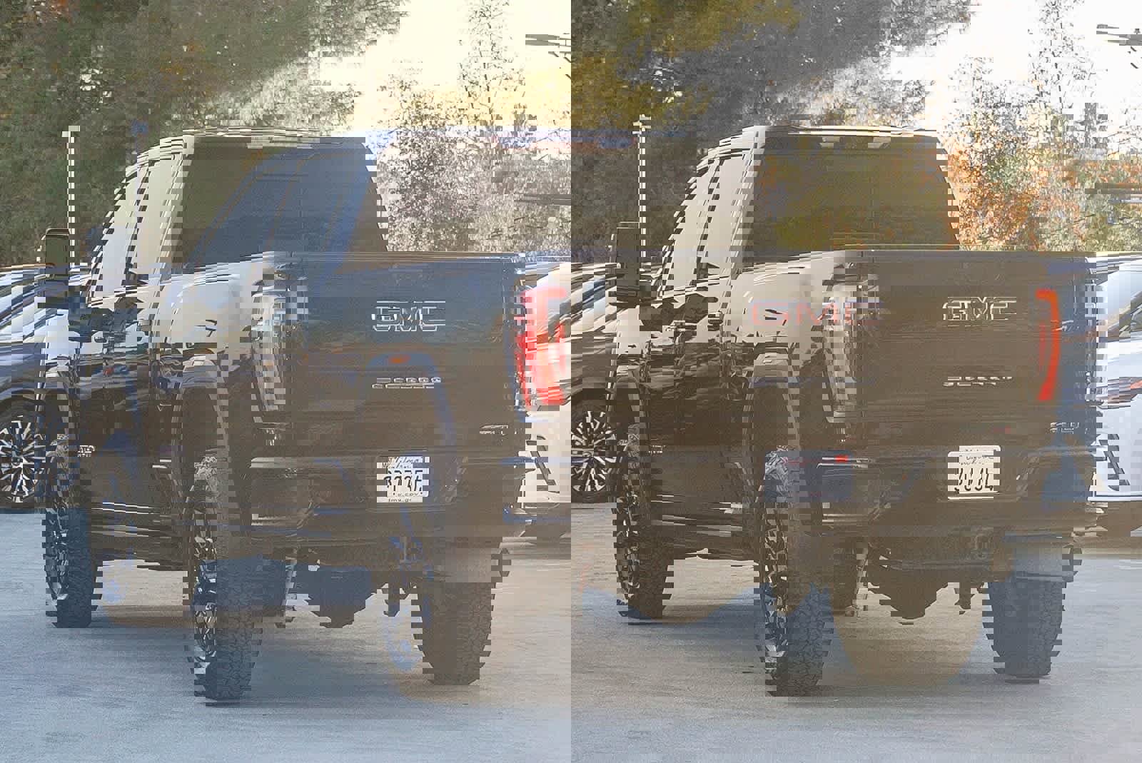 Used 2025 GMC Sierra 2500 AT4 w/ AT4 Premium Plus Package image 2