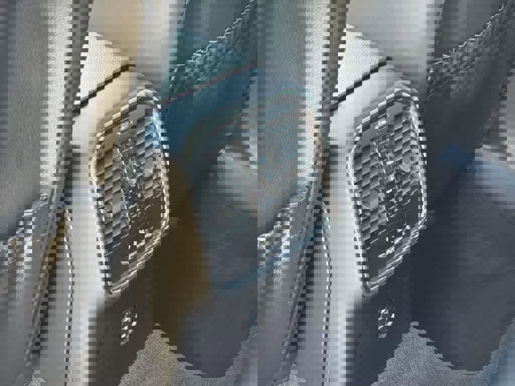 Used 2022 Porsche Macan image 31