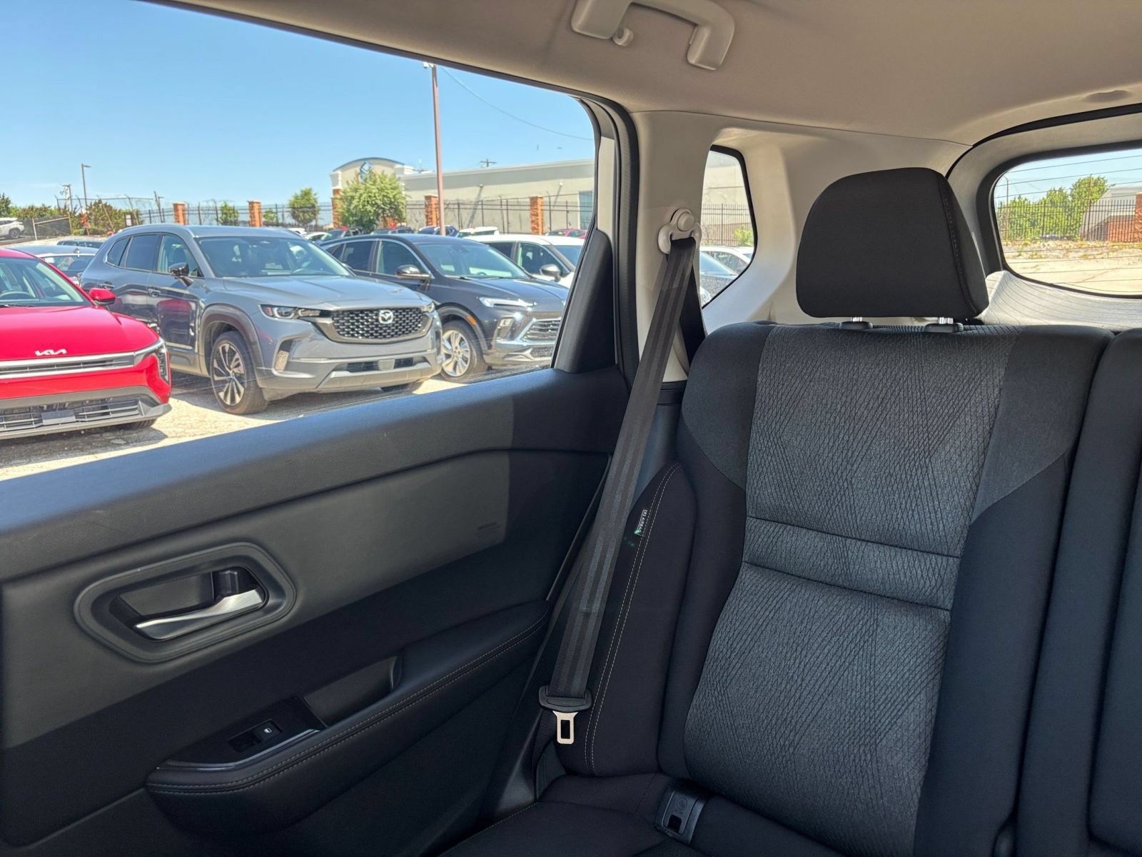 Used 2025 Nissan Rogue SV FWD image 34