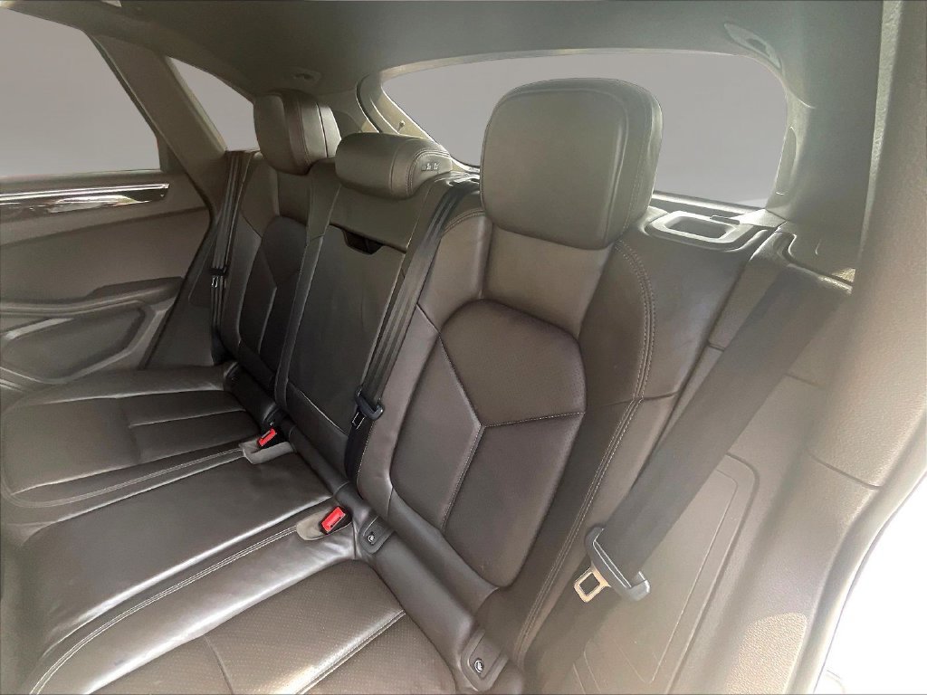Used 2018 Porsche Macan AWD/4WD image 20