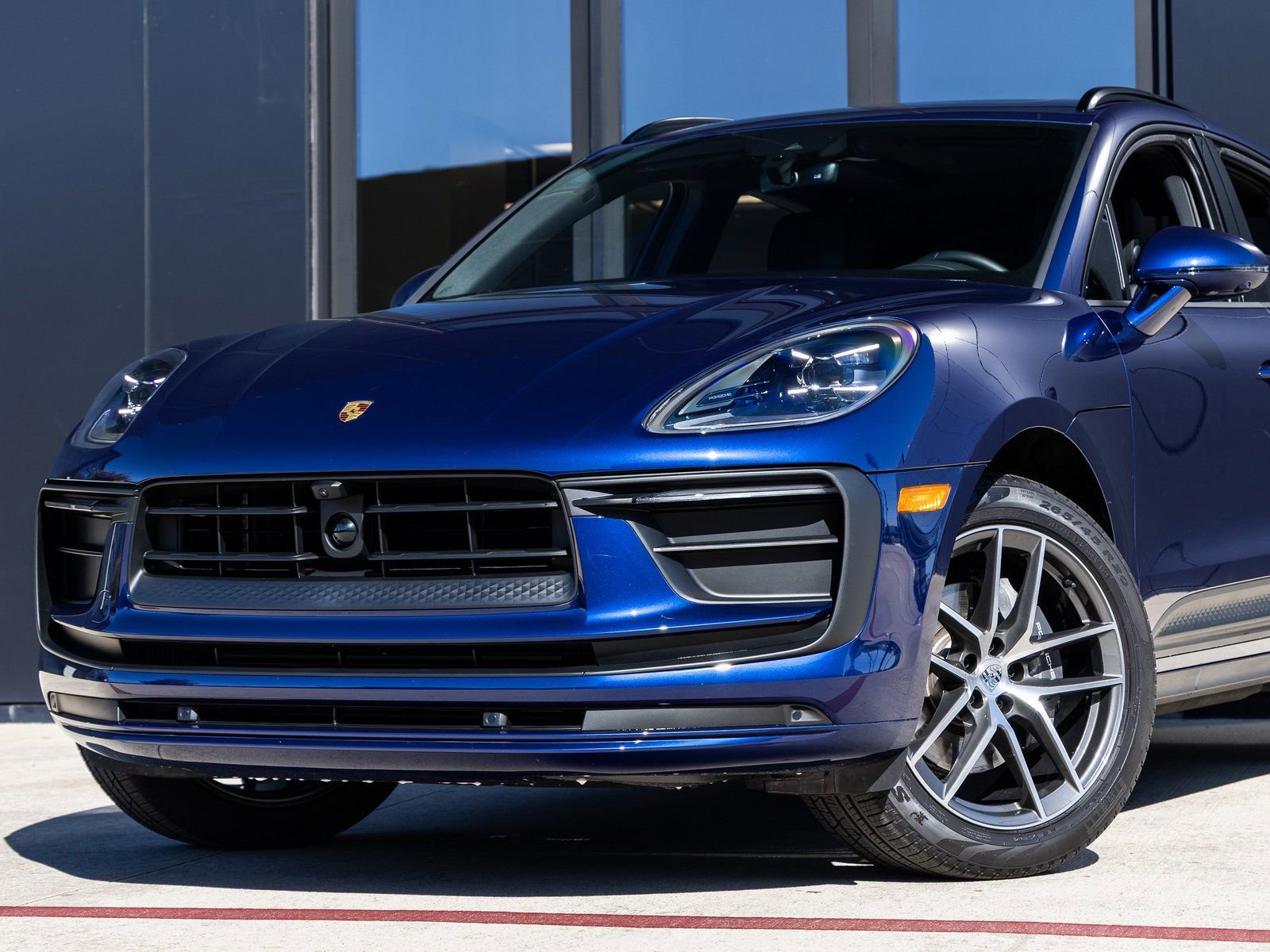 Certified 2025 Porsche Macan image 7