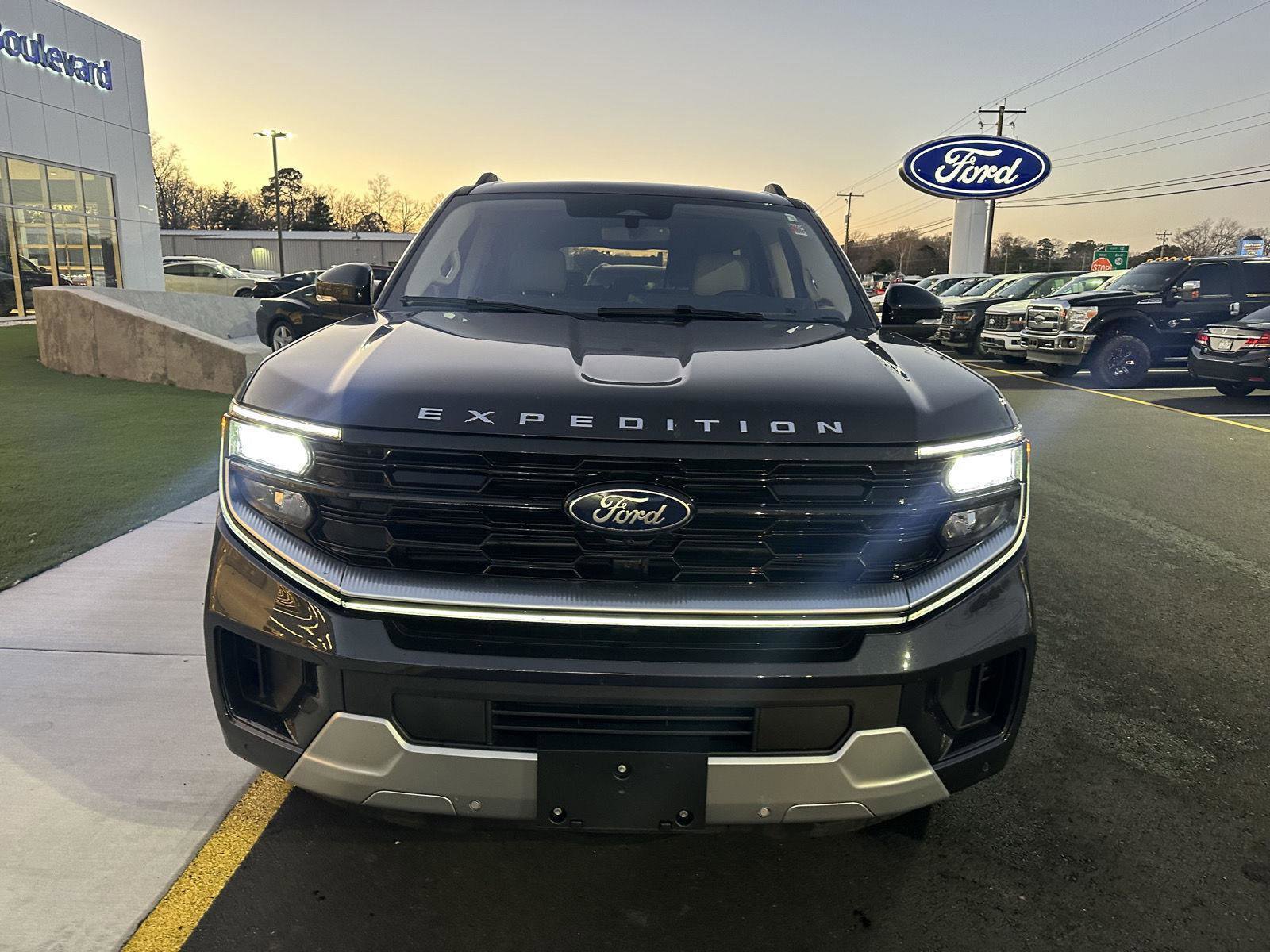 Used 2025 Ford Expedition Max Platinum w/ Platinum Ultimate Package image 2