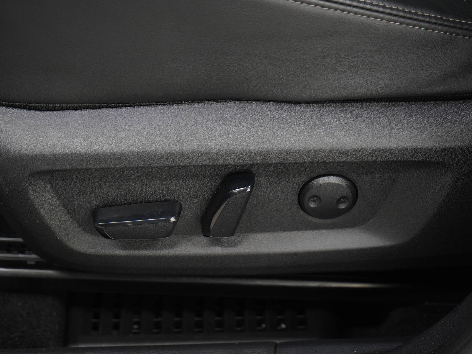 Used 2023 Nissan Rogue Platinum image 28