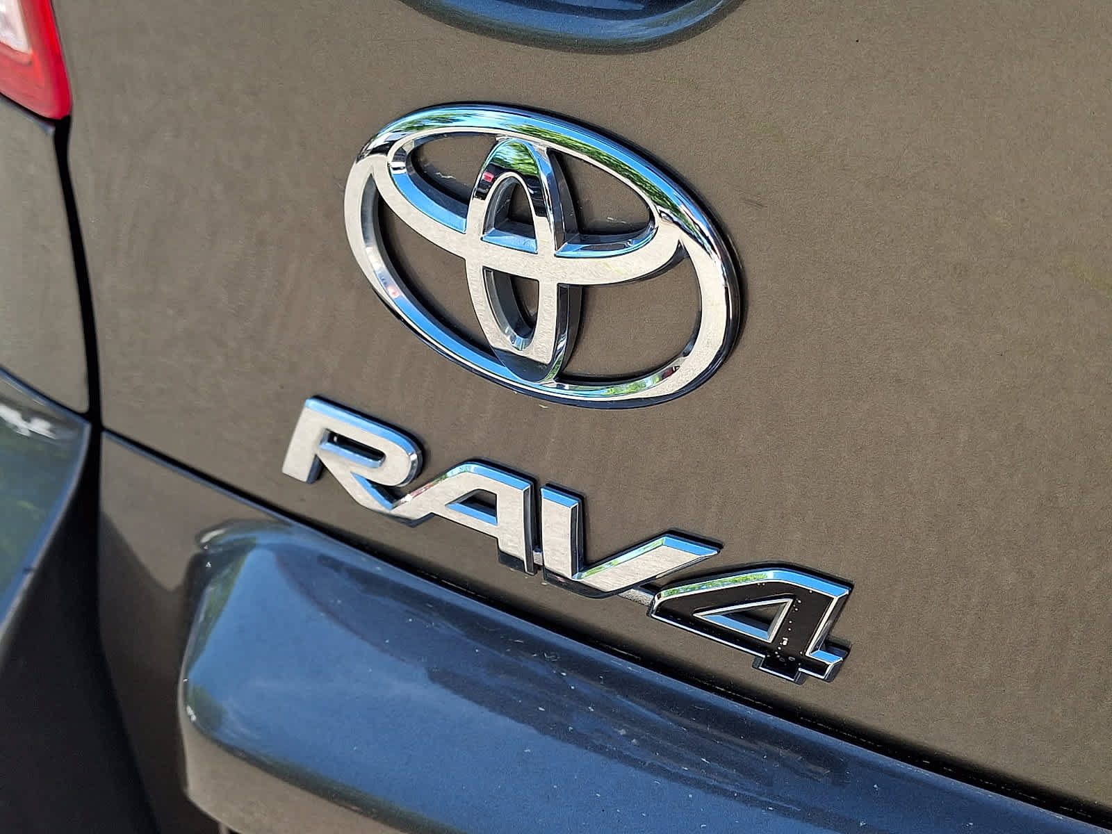 Used 2012 Toyota RAV4 Limited w/ Navigation Value Pkg AWD/4WD image 32