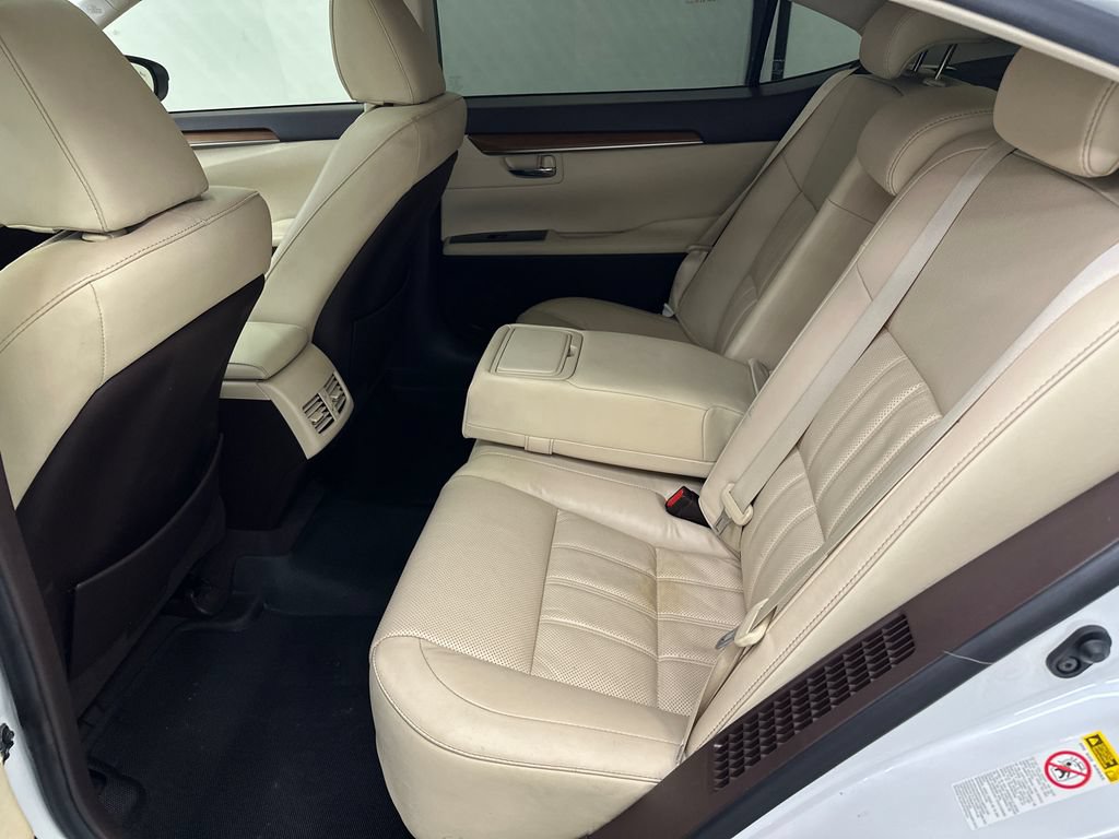 Used 2018 Lexus ES 300h w/ Luxury Package FWD image 21