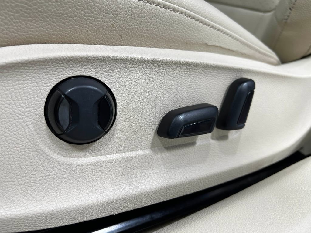 Used 2015 Volkswagen Passat TDI SE image 16