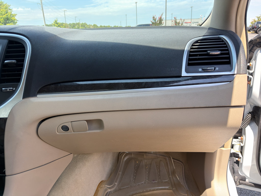 Used 2013 Chrysler 300 RWD image 17