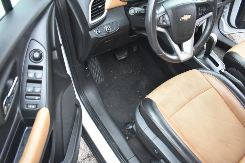 Used 2017 Chevrolet Trax LT w/ Driver Confidence Package AWD/4WD image 24