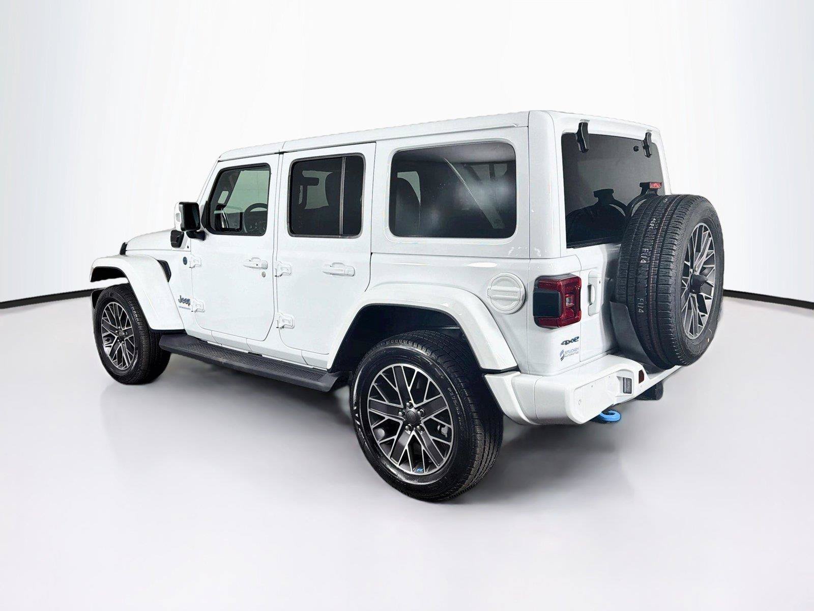 Used 2023 Jeep Wrangler Unlimited Sahara AWD/4WD image 9