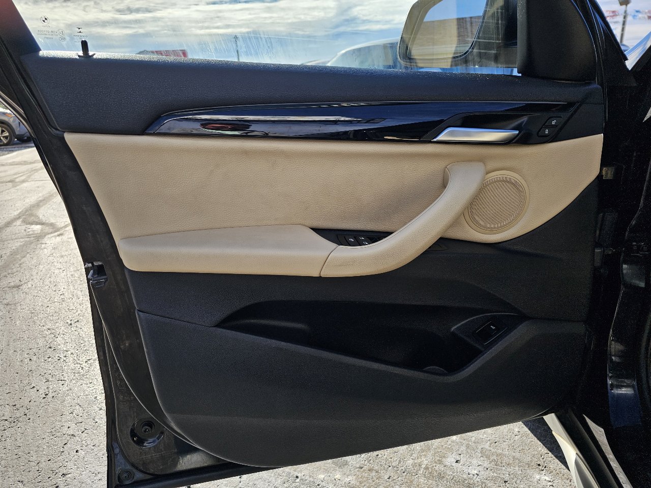 Used 2017 BMW X1 xDrive28i image 4