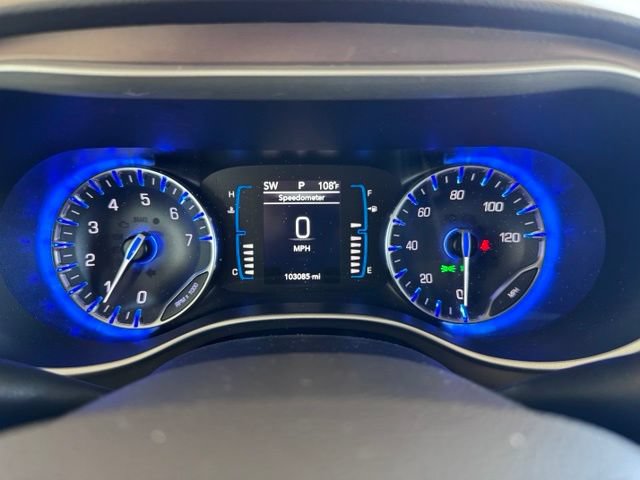 Used 2017 Chrysler Pacifica Touring-L FWD image 19