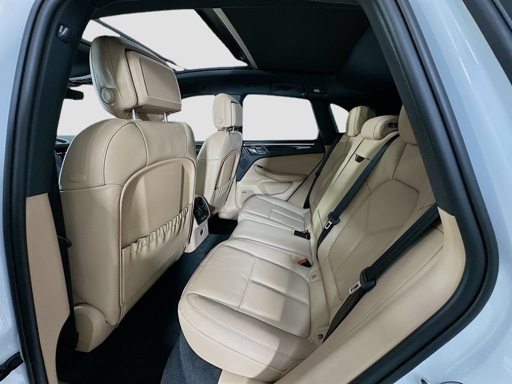 Certified 2026 Porsche Macan AWD/4WD image 24