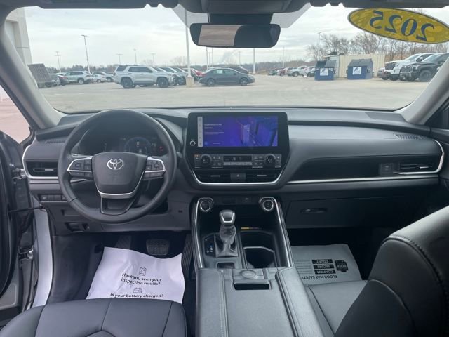 Certified 2025 Toyota Grand Highlander AWD image 12