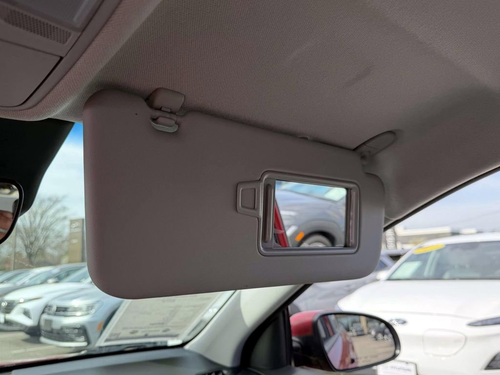 Certified 2022 Hyundai Kona SE image 32