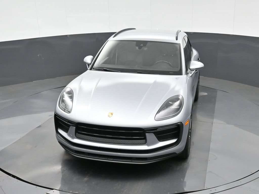 Certified 2022 Porsche Macan AWD/4WD image 33