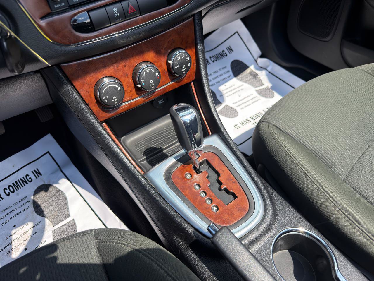 Used 2011 Chrysler 200 Touring FWD image 20
