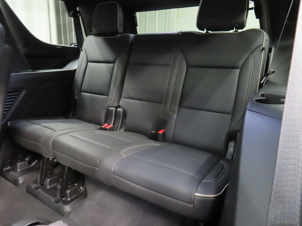 Used 2024 GMC Yukon SLT w/ SLT Luxury Package AWD/4WD image 16