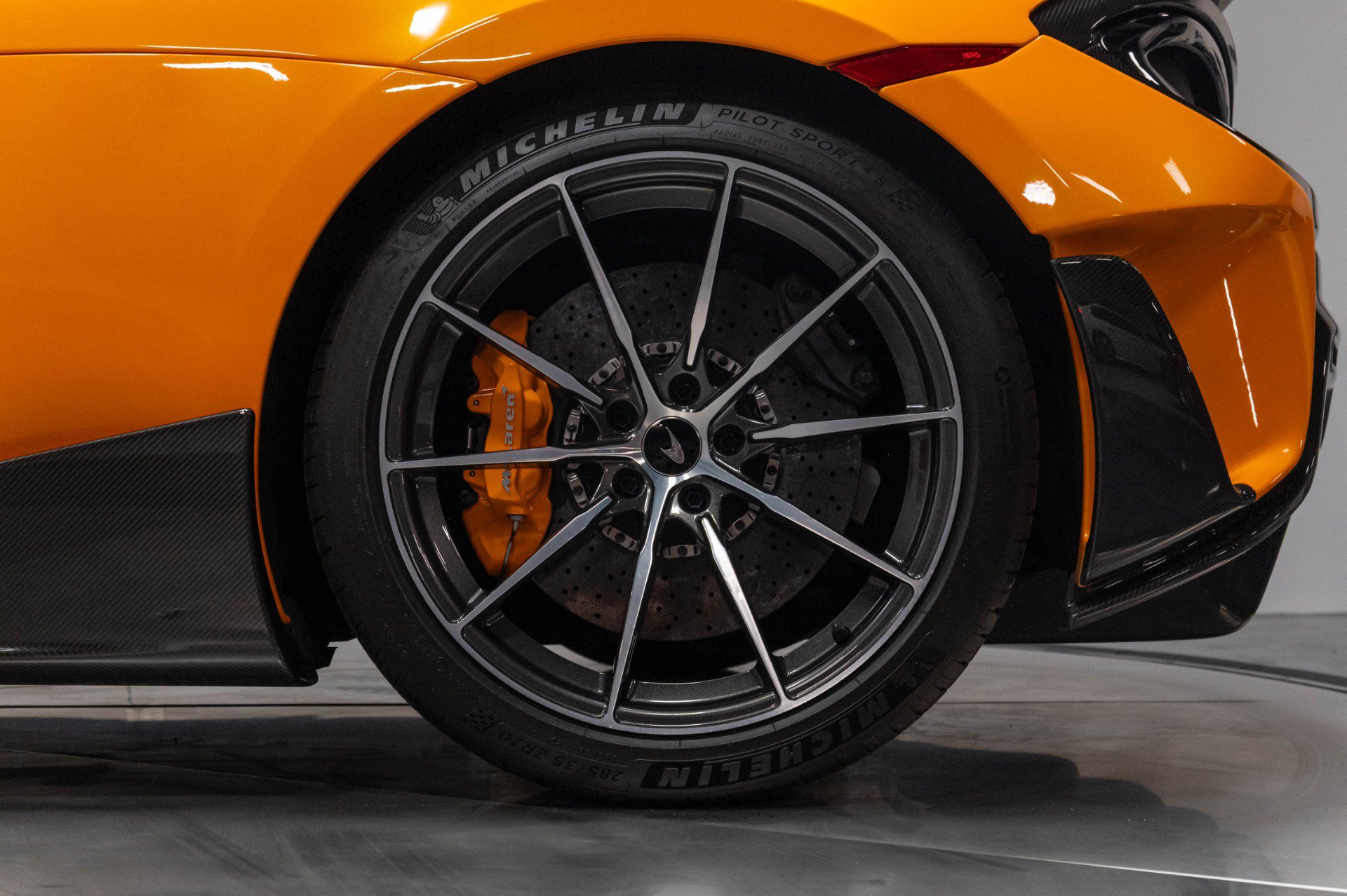 Used 2019 McLaren 600LT RWD image 33