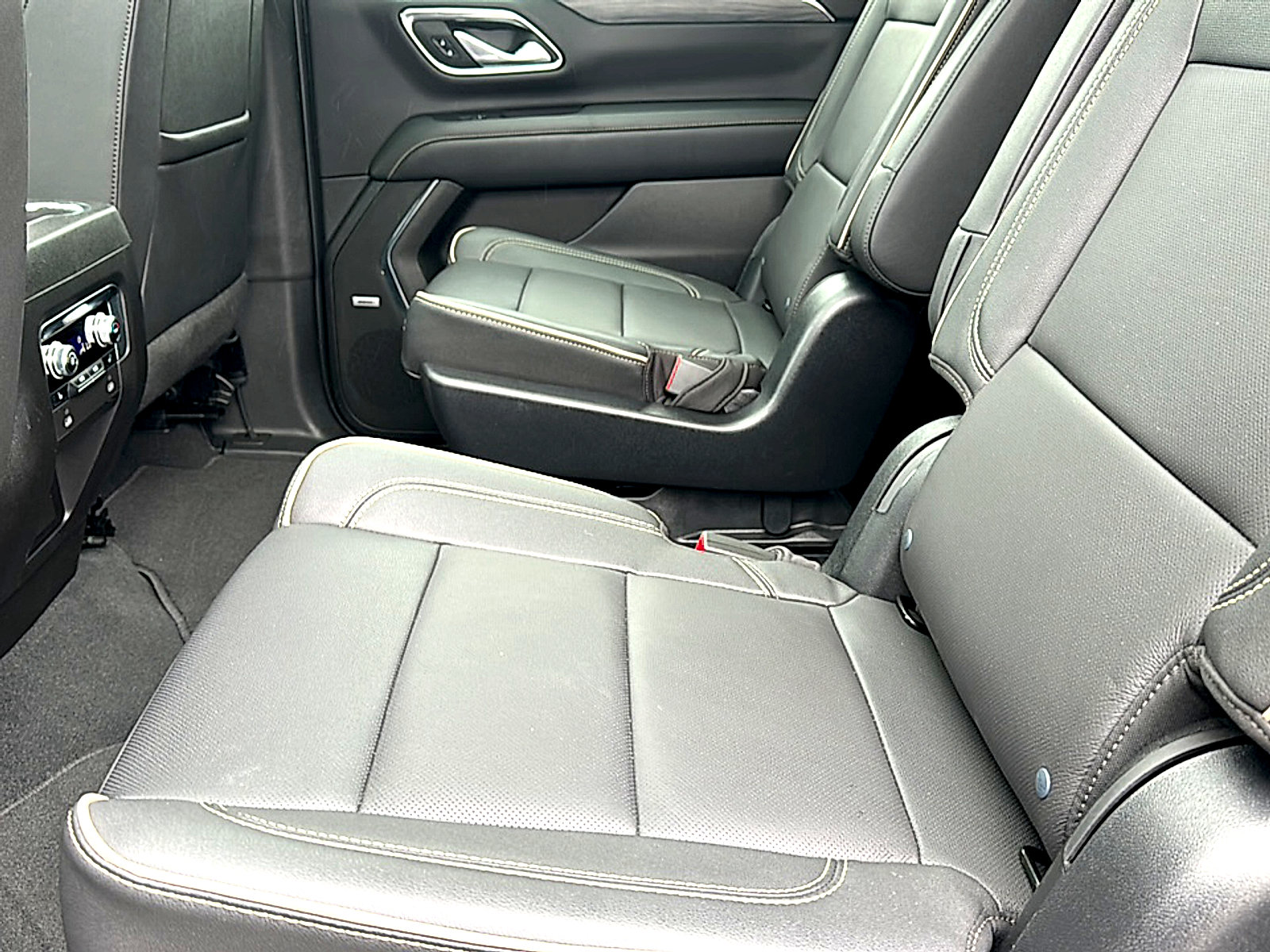 Used 2023 GMC Yukon XL SLT w/ SLT Premium Package AWD/4WD image 19