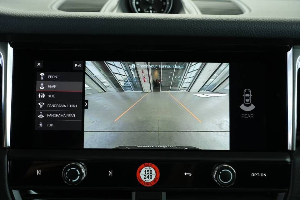 Certified 2025 Porsche Macan AWD/4WD image 19