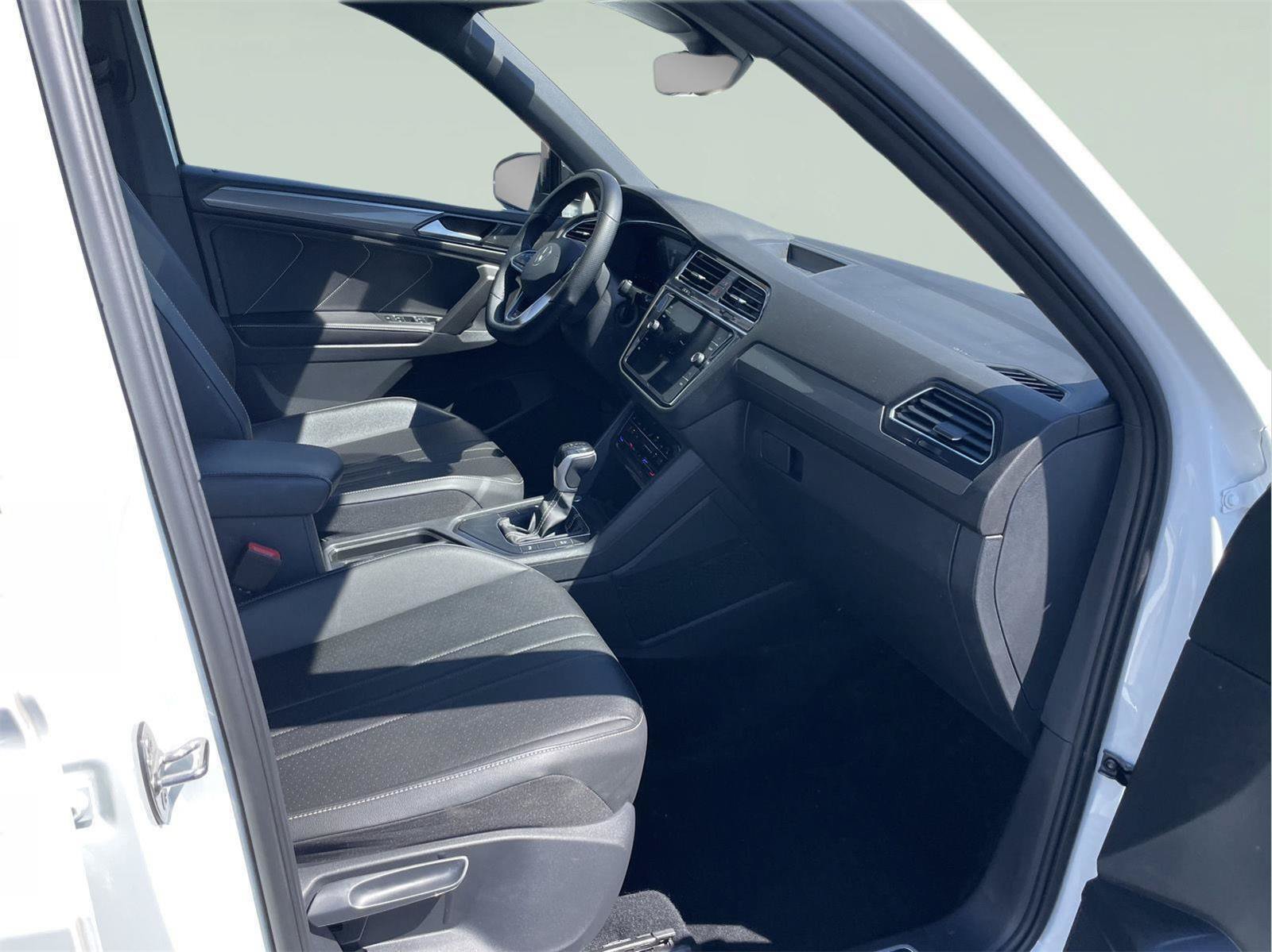Used 2023 Volkswagen Tiguan SE R-Line FWD image 19