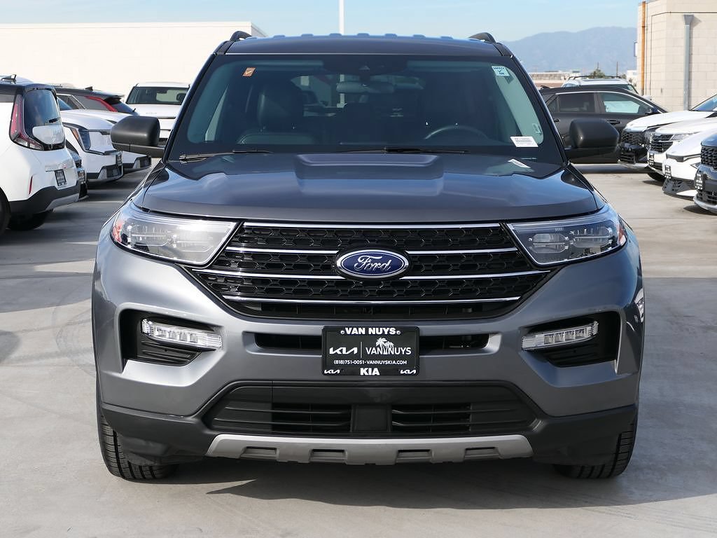 Used 2024 Ford Explorer XLT w/ Equipment Group 202A AWD/4WD image 7