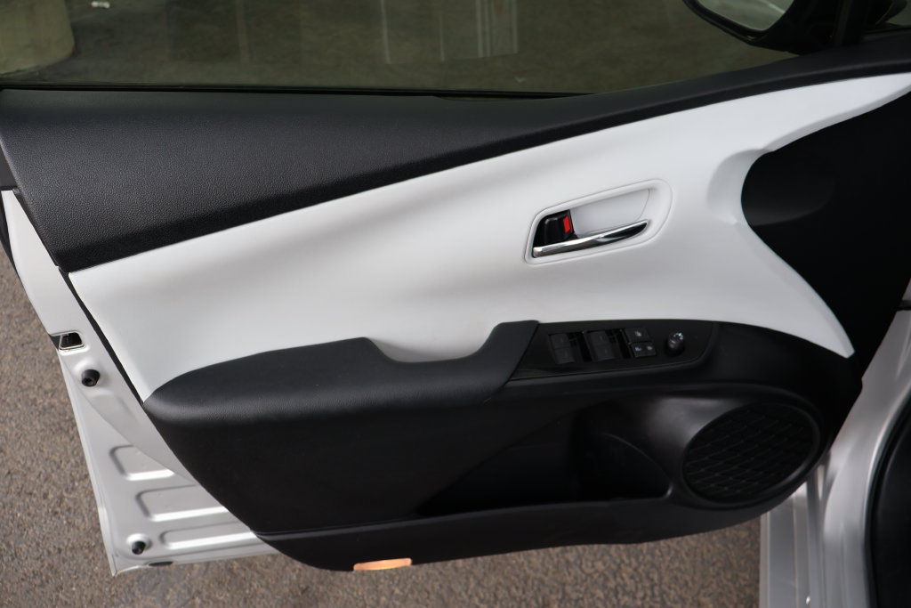 Certified 2020 Toyota Prius LE AWD/4WD image 19