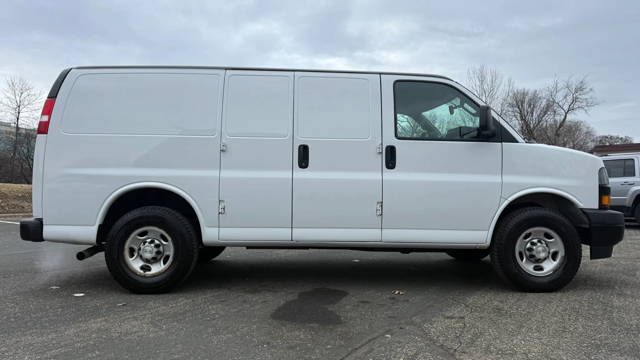 Used 2021 Chevrolet Express 2500 image 11