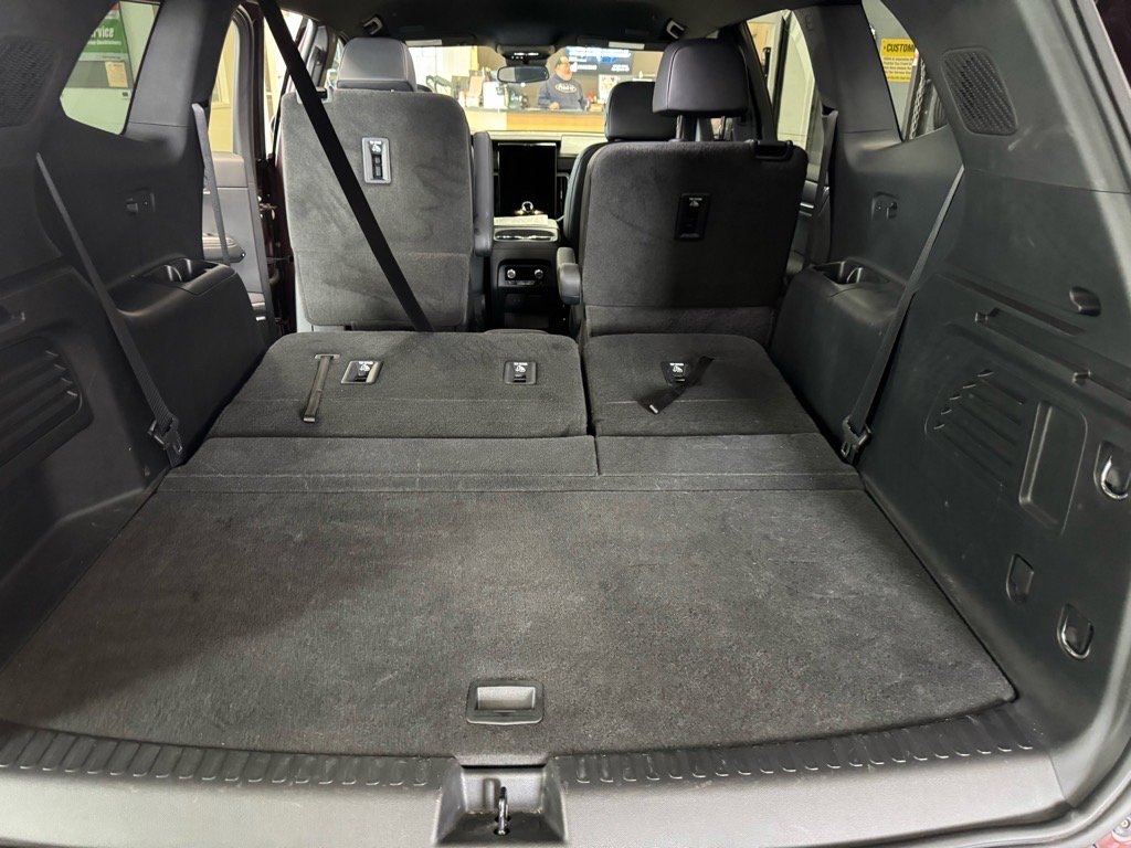 Used 2024 GMC Acadia Elevation w/ Black Edition image 9