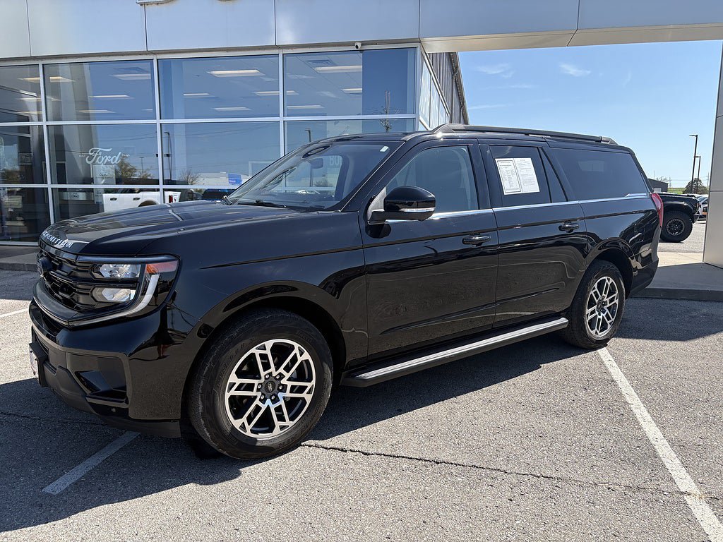 Used 2025 Ford Expedition Max Active AWD/4WD image 2