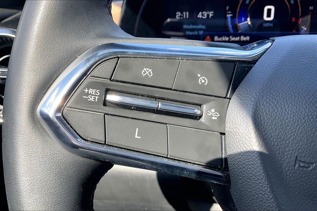 Used 2025 Chevrolet Equinox ACTIV w/ Safety and Technology Package image 13