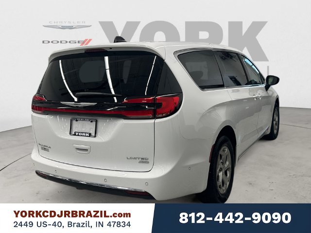 Used 2024 Chrysler Pacifica Limited AWD/4WD image 5