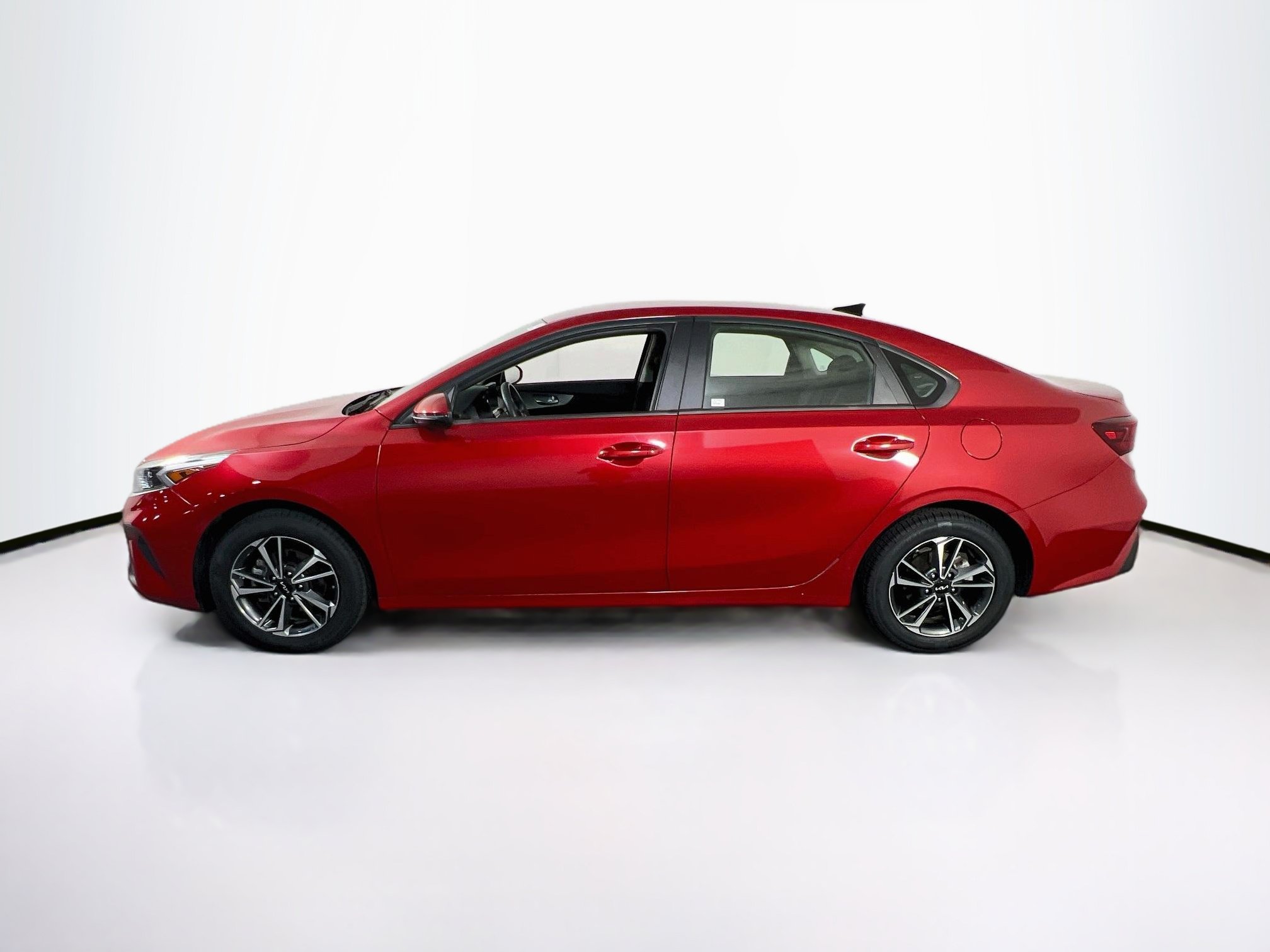 Used 2024 Kia Forte LXS w/ LXS Technology Package FWD image 8