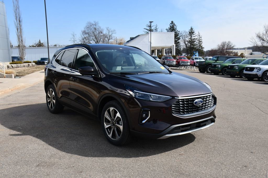 Used 2023 Ford Escape Platinum w/ Premium Technology Package image 9