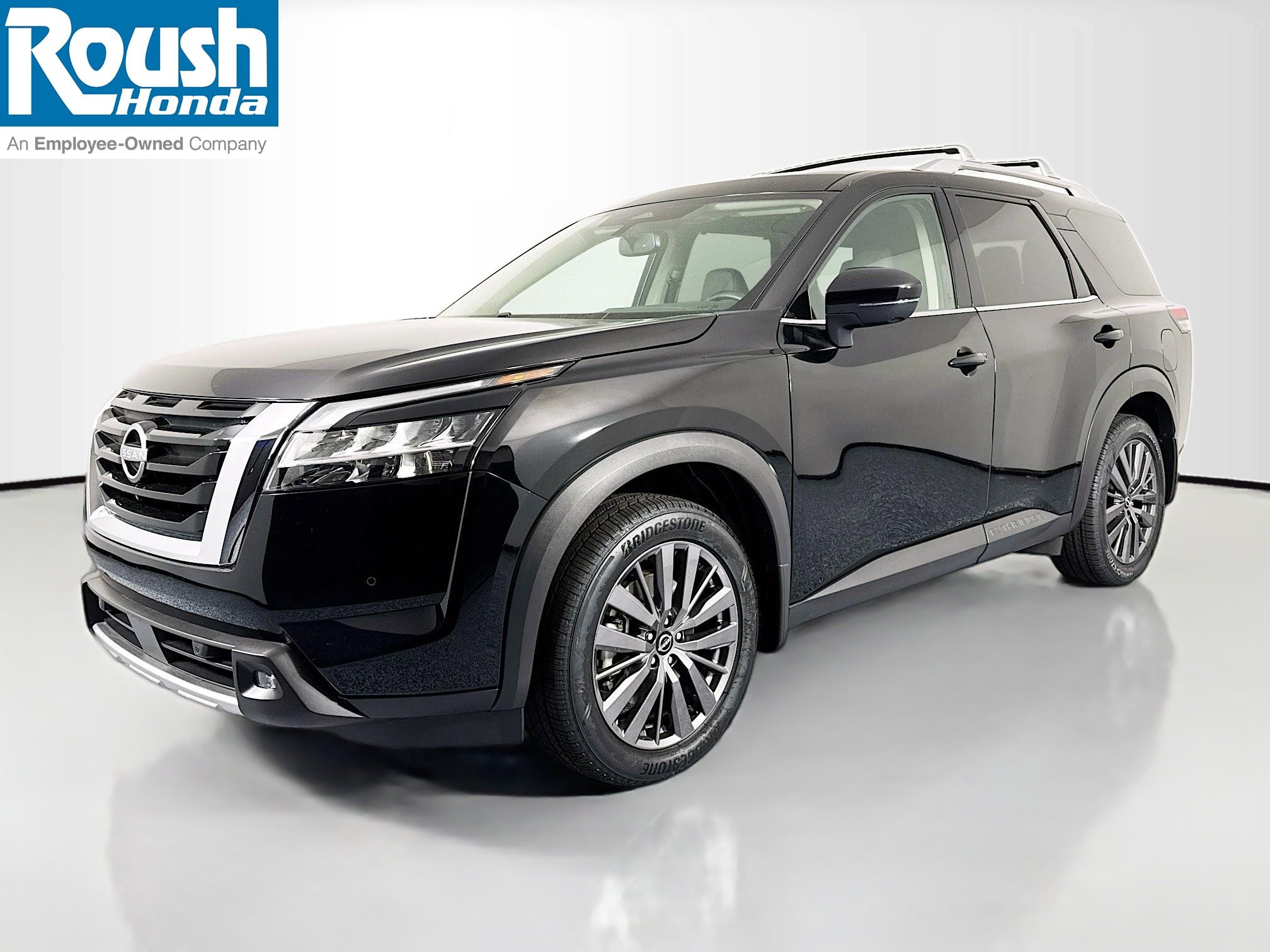 Used 2022 Nissan Pathfinder SL w/ SL Premium Package AWD/4WD image 1