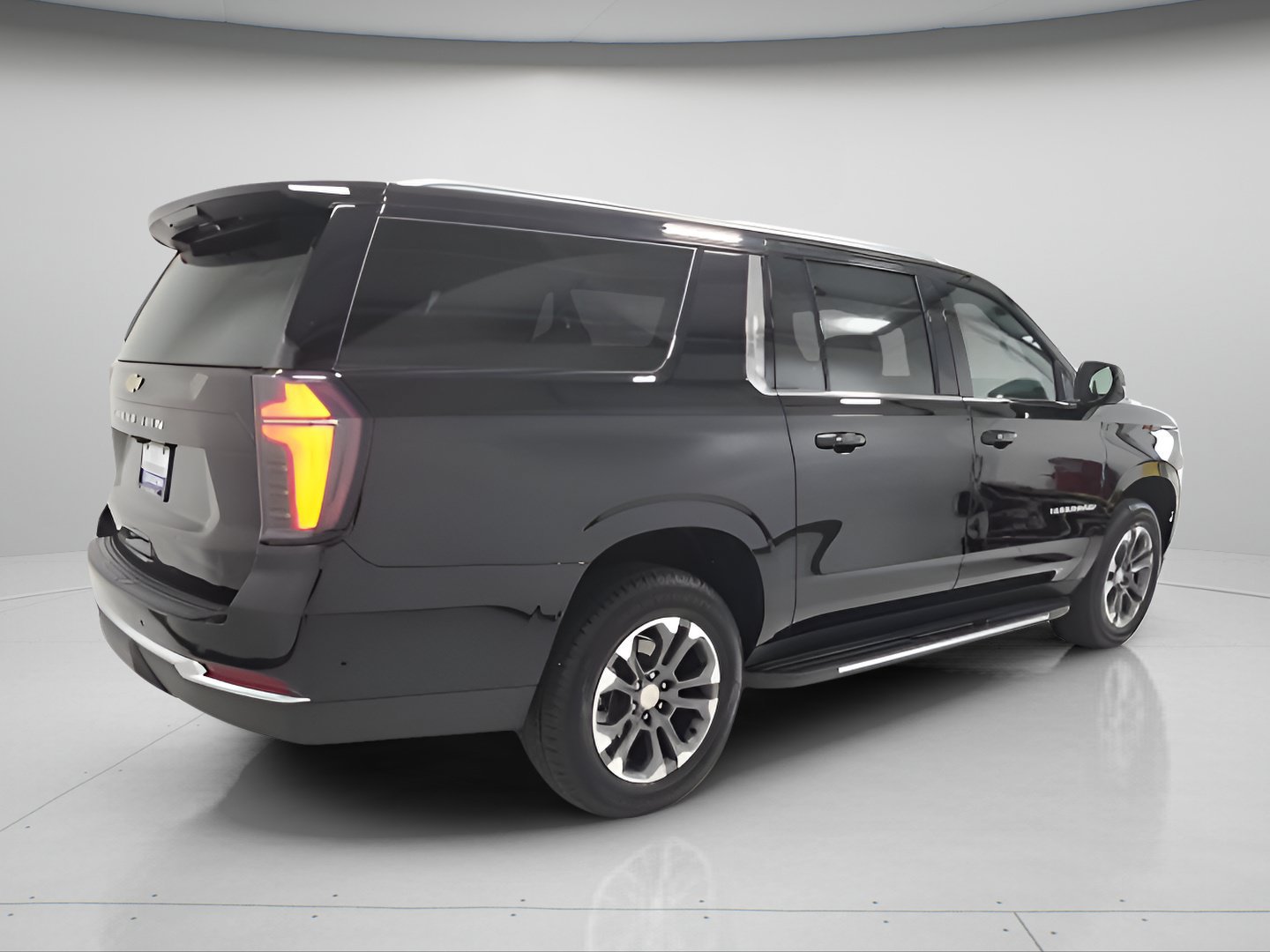 Used 2026 Chevrolet Suburban LS AWD/4WD image 6