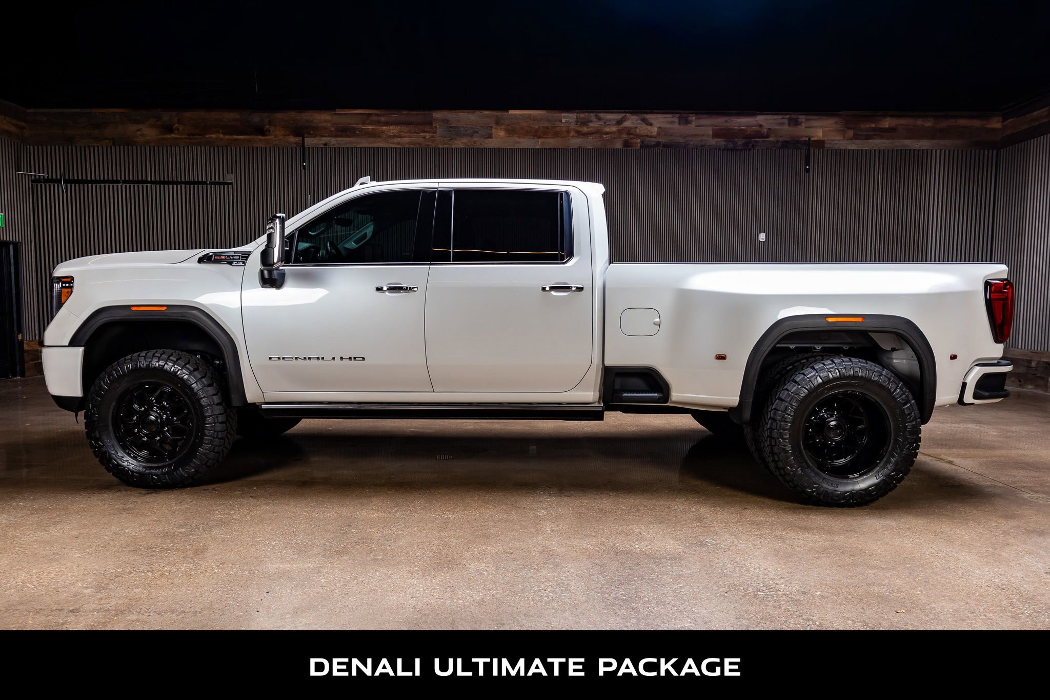 Used 2023 GMC Sierra 3500 Denali w/ Denali Ultimate Package image 6