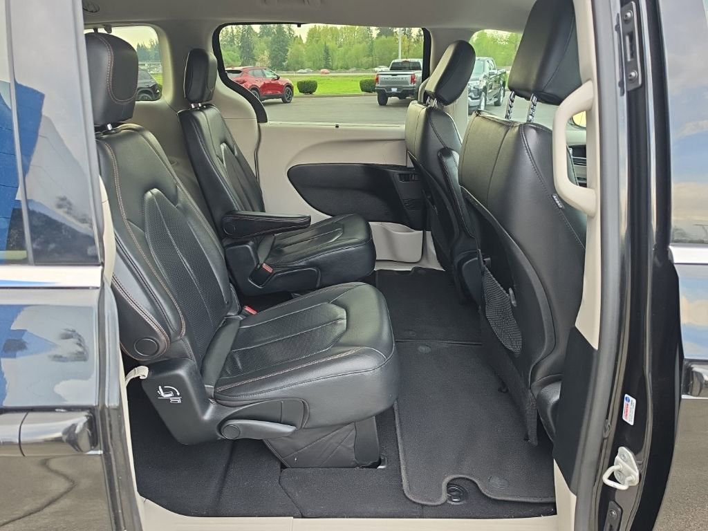 Used 2020 Chrysler Pacifica Touring-L FWD image 32