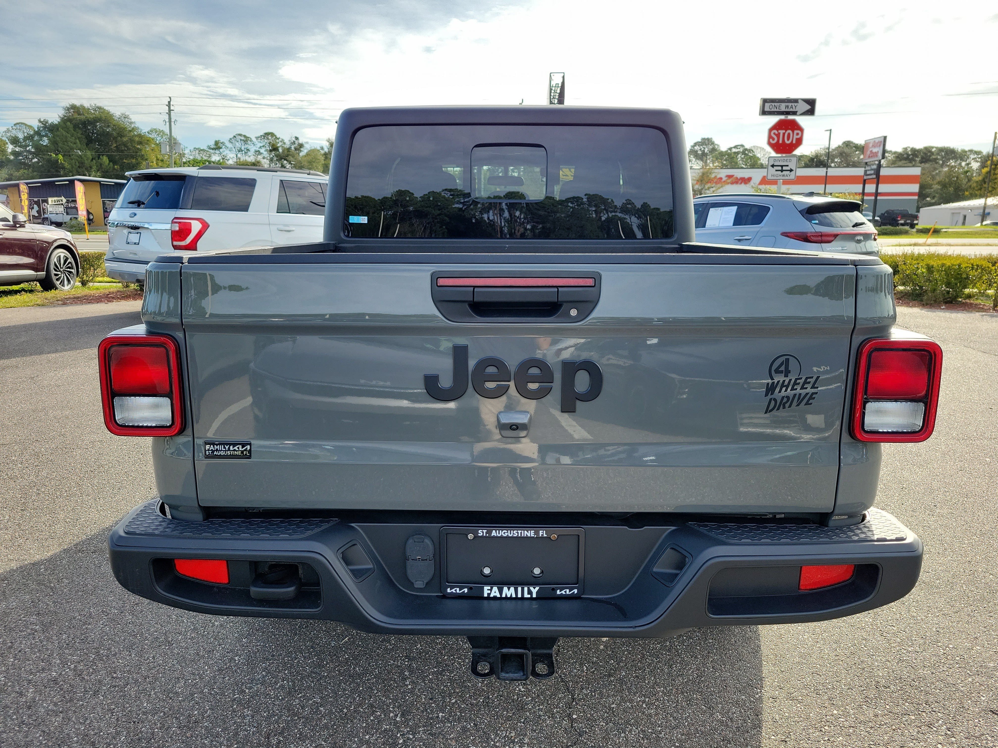 Used 2022 Jeep Gladiator Sport AWD/4WD image 5