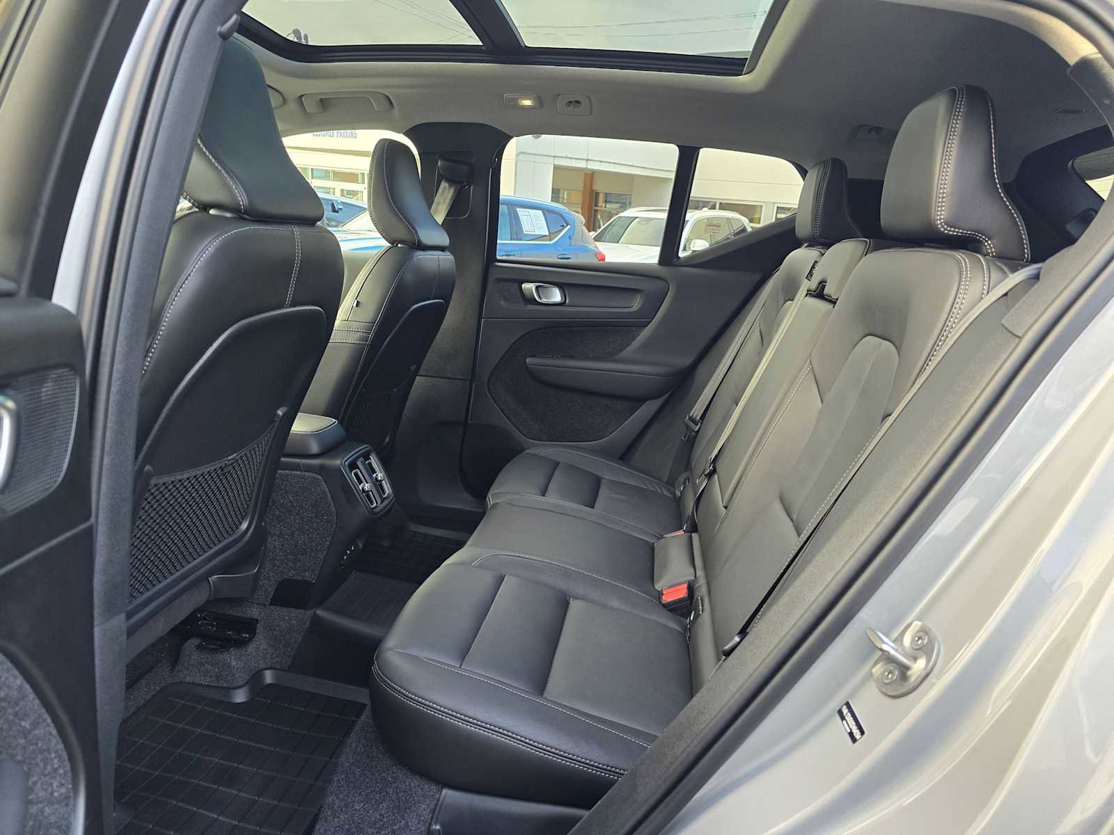 Certified 2025 Volvo XC40 B5 Plus w/ Climate Package image 16