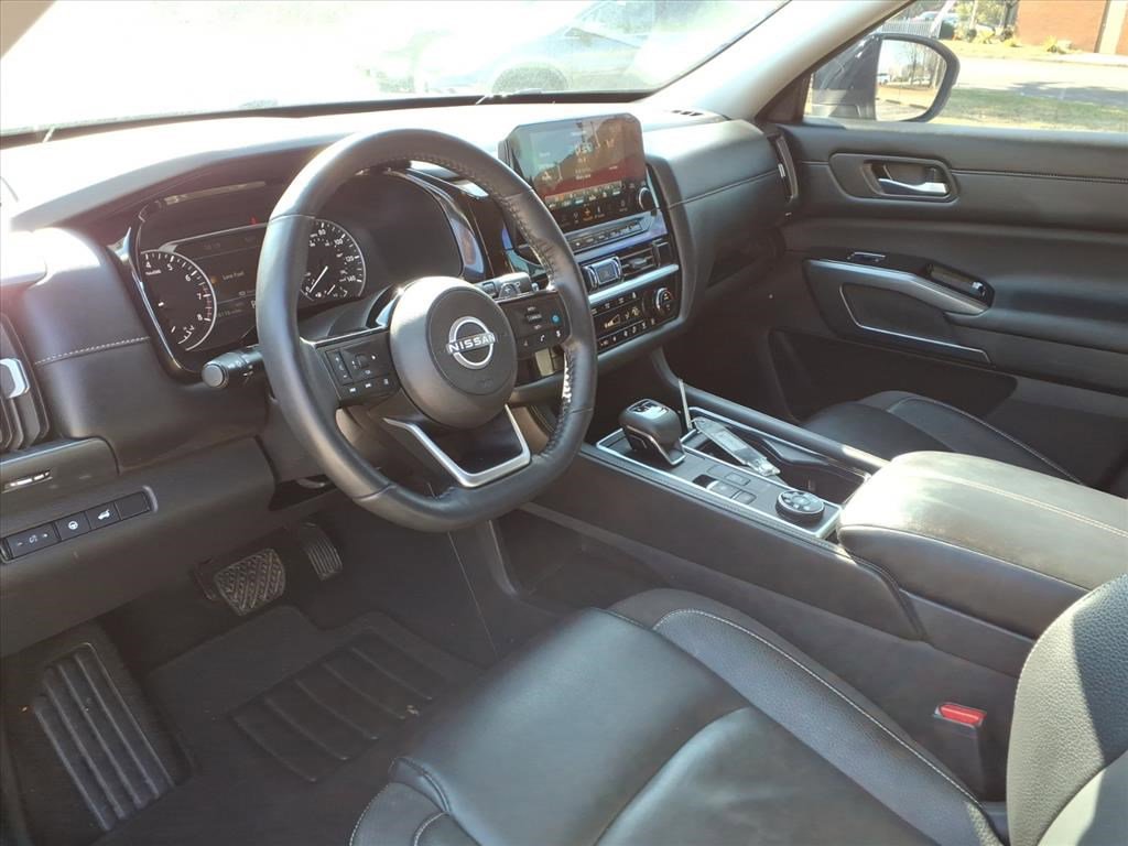 Used 2024 Nissan Pathfinder SL w/ Cargo Package image 29
