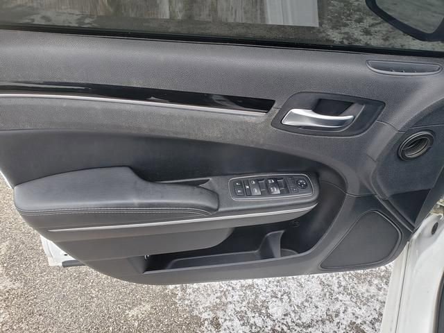 Used 2019 Chrysler 300 S image 10