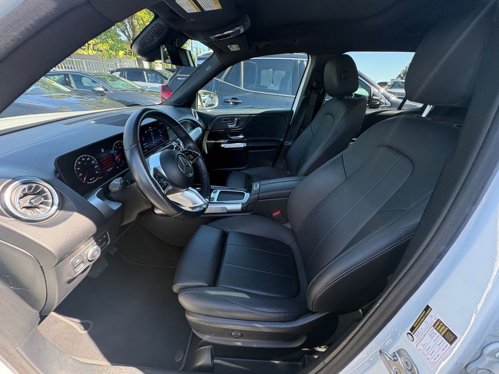 Used 2025 Mercedes-Benz GLB 250 image 29