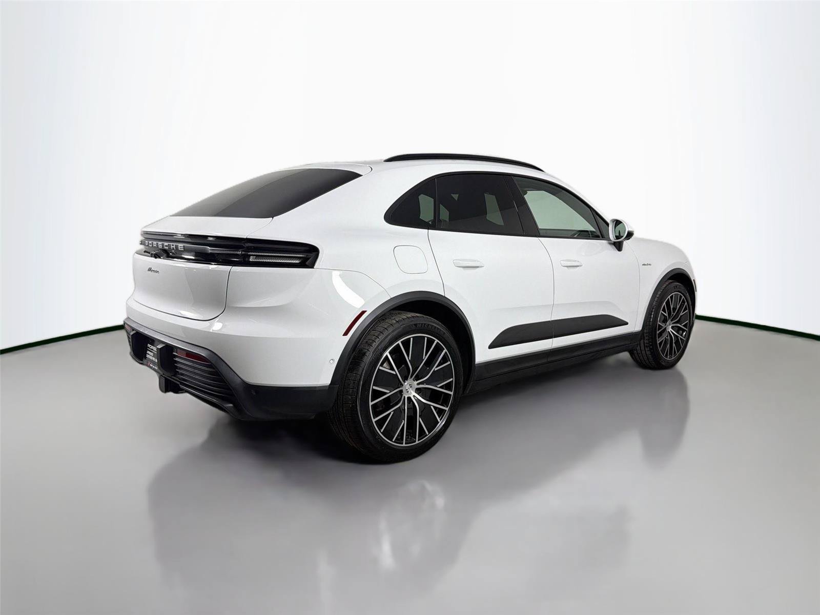 Certified 2025 Porsche Macan Electric RWD image 7