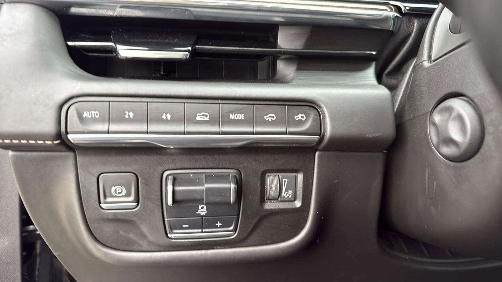 Used 2021 Cadillac Escalade Sport Platinum AWD/4WD image 18