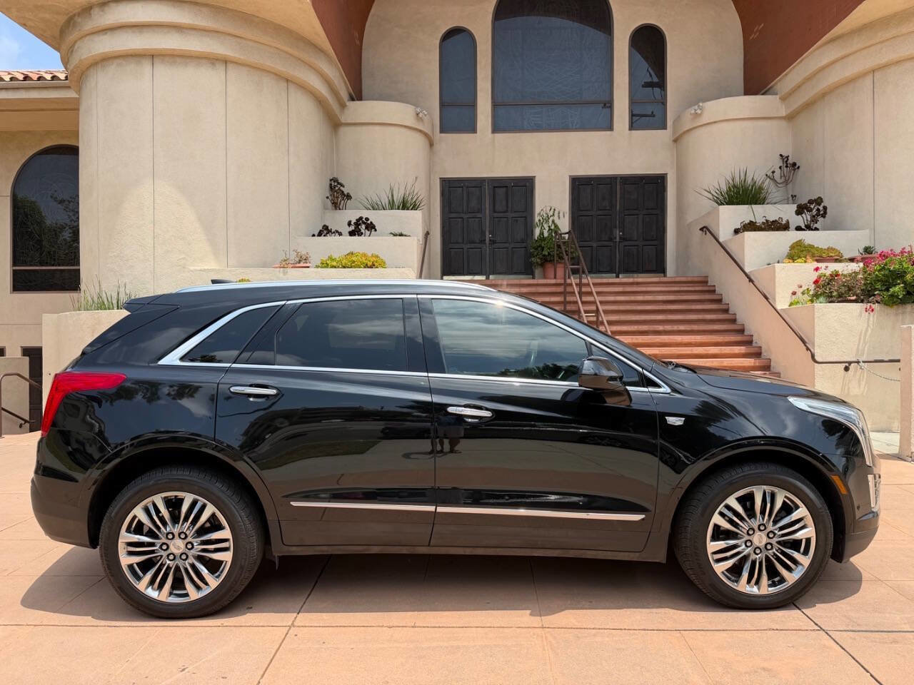 Used 2017 Cadillac XT5 Premium Luxury w/ Driver Assist Package FWD image 18