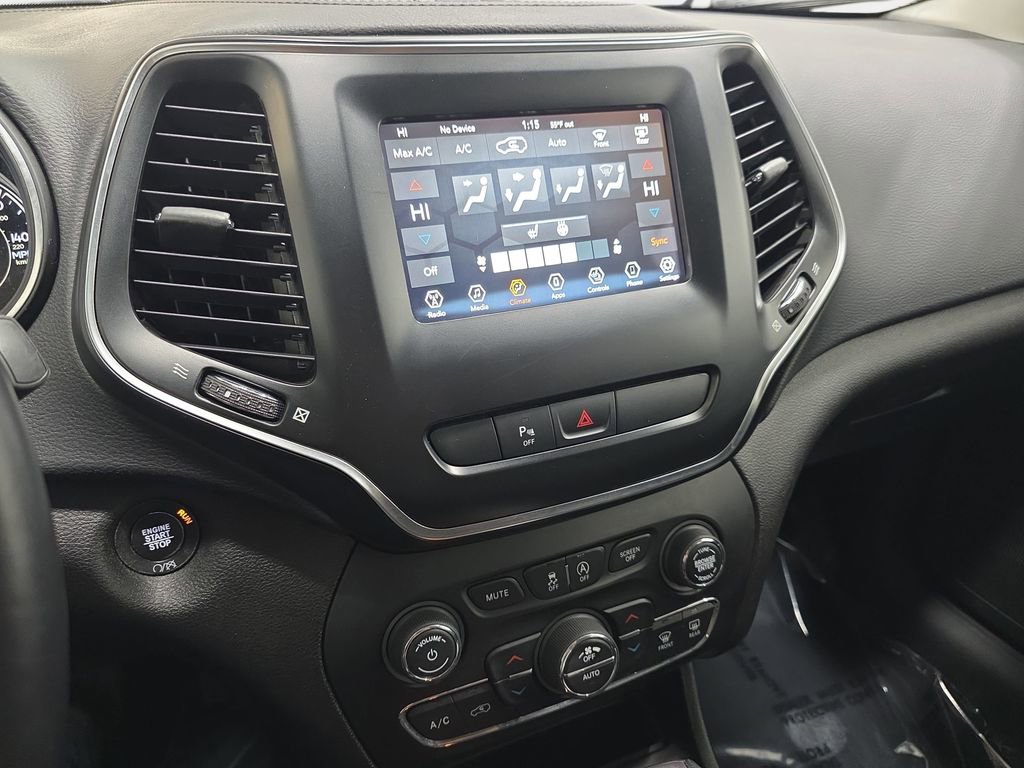 Used 2019 Jeep Cherokee Latitude Plus w/ Comfort/Convenience Group AWD/4WD image 20