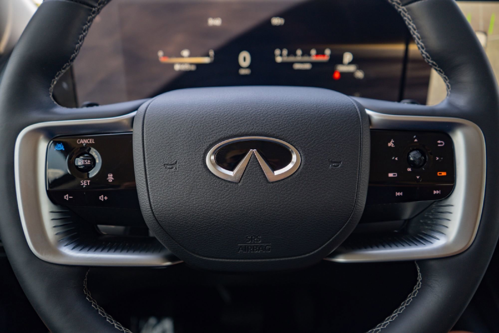 Certified 2025 INFINITI QX80 Luxe AWD/4WD image 11