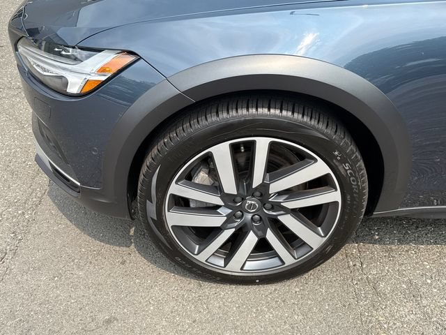 Certified 2025 Volvo V90 B6 Cross Country Ultra AWD/4WD image 8