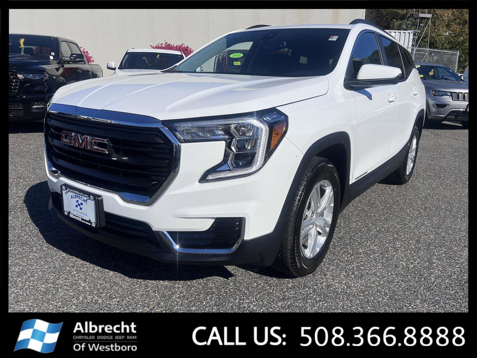 Used 2024 GMC Terrain SLE w/ Driver Convenience Package